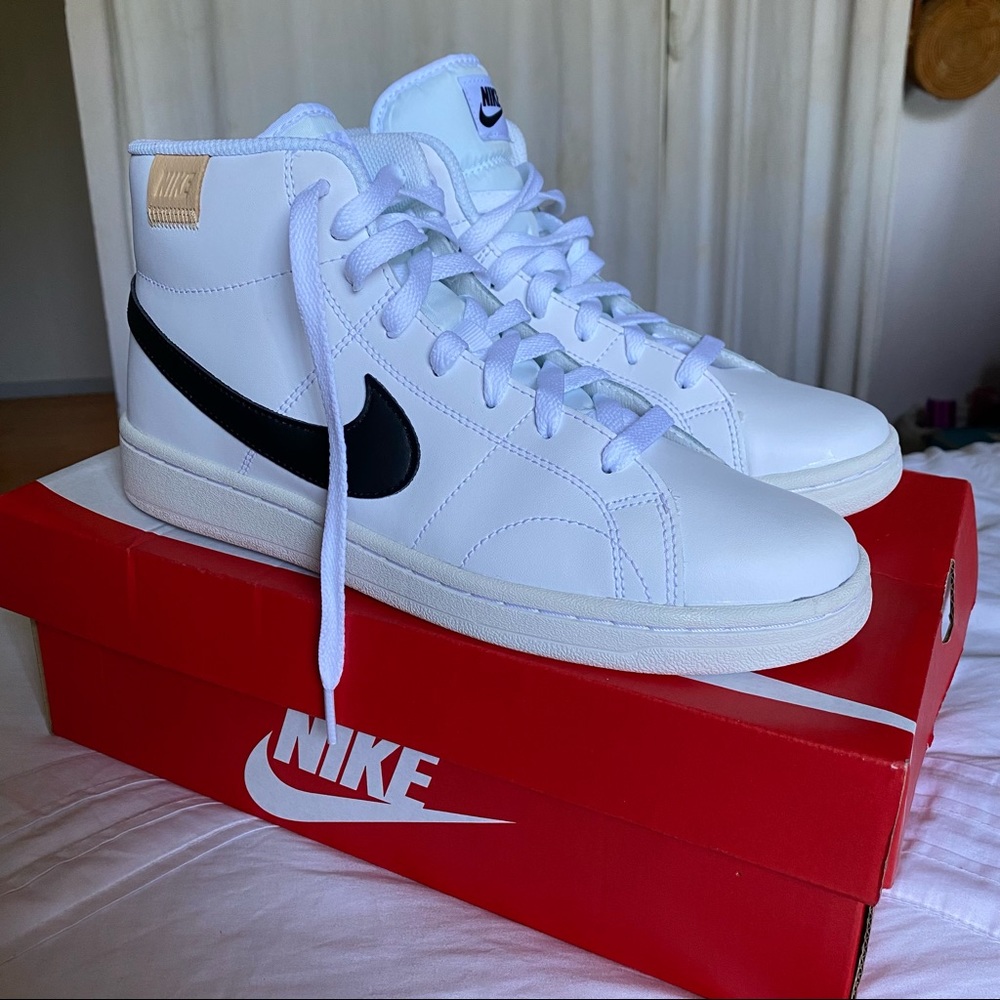 NIKE COURT ROYALE